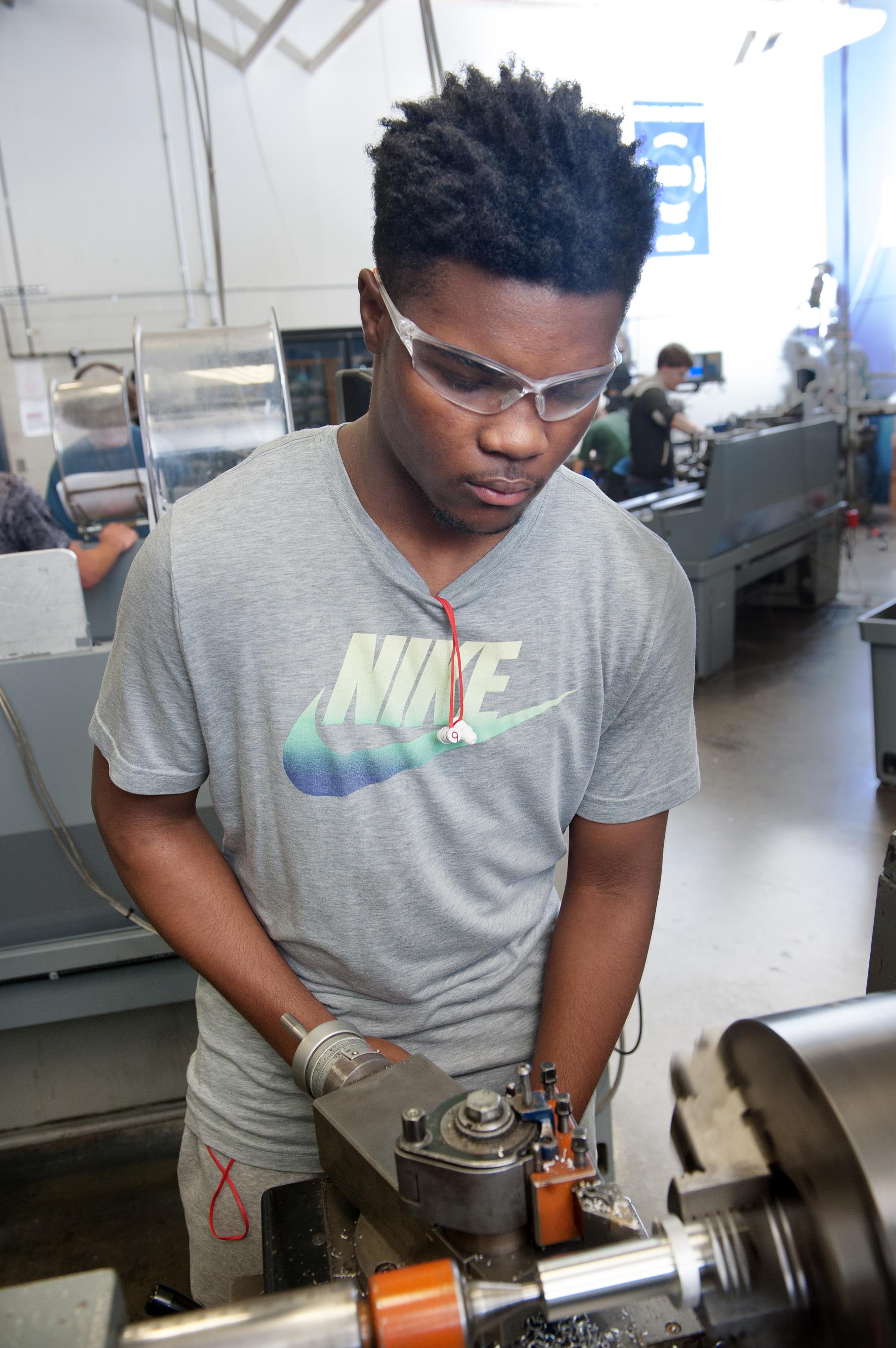 Male Precision Machining student working on equipment in the lab.